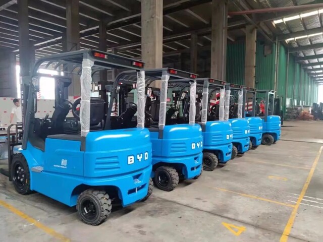 比亞迪新能源叉車-為什么越來越多的企業都在用電動叉車?
